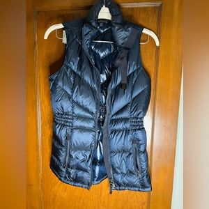Athleta- women’s puffer vest size XS